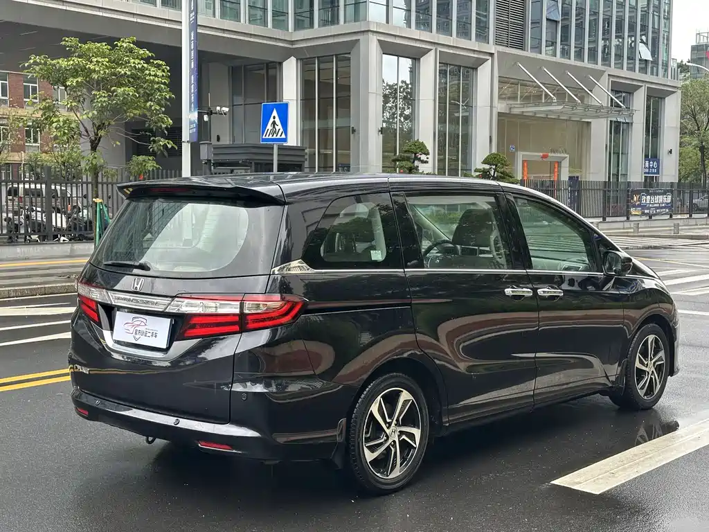 Honda Odyssey 2017 — фото 12