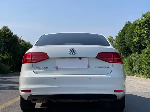 Volkswagen Sagitar 2018