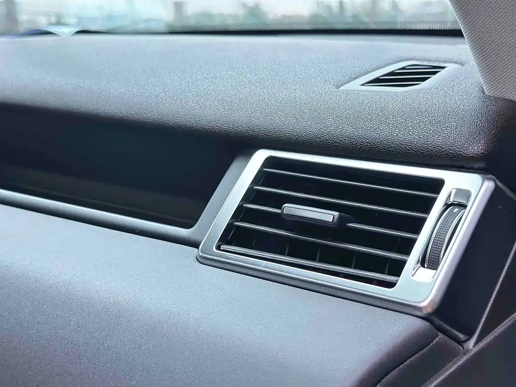Land Rover Discovery Sport 2017 — фото 25