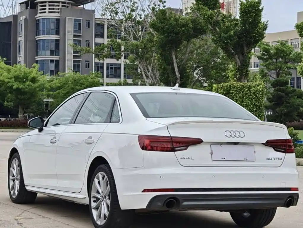 Audi A4L 2018