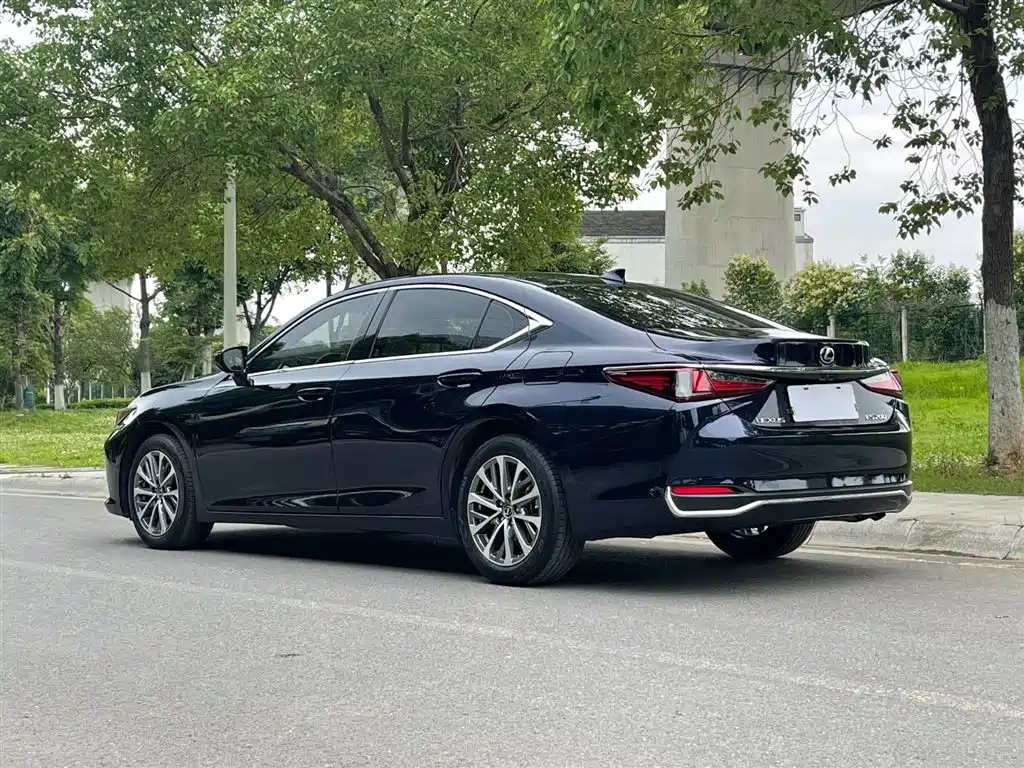 Lexus ES 2023 — фото 7