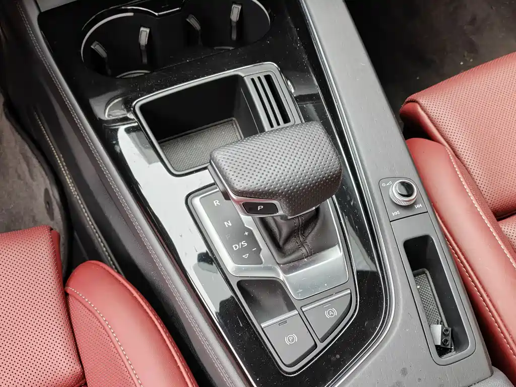 Audi A4L 2025 — фото 3