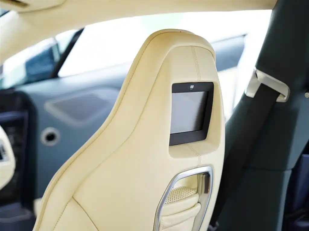 Aston Martin Rapide 2011 — фото 37