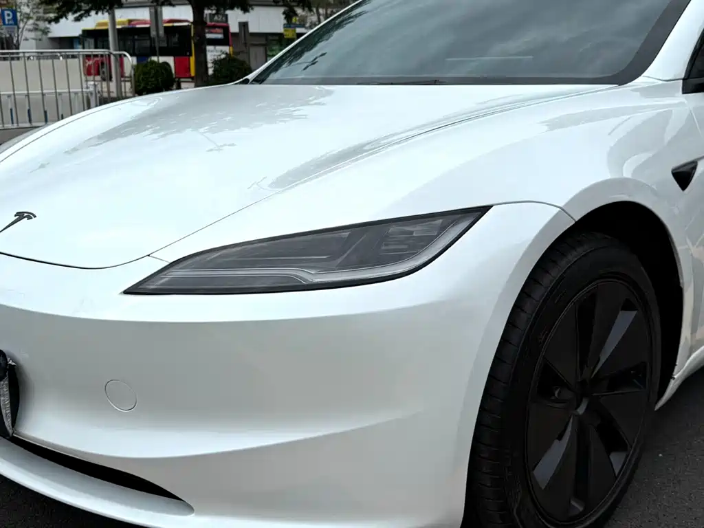 Tesla Model 3 2025 — фото 9