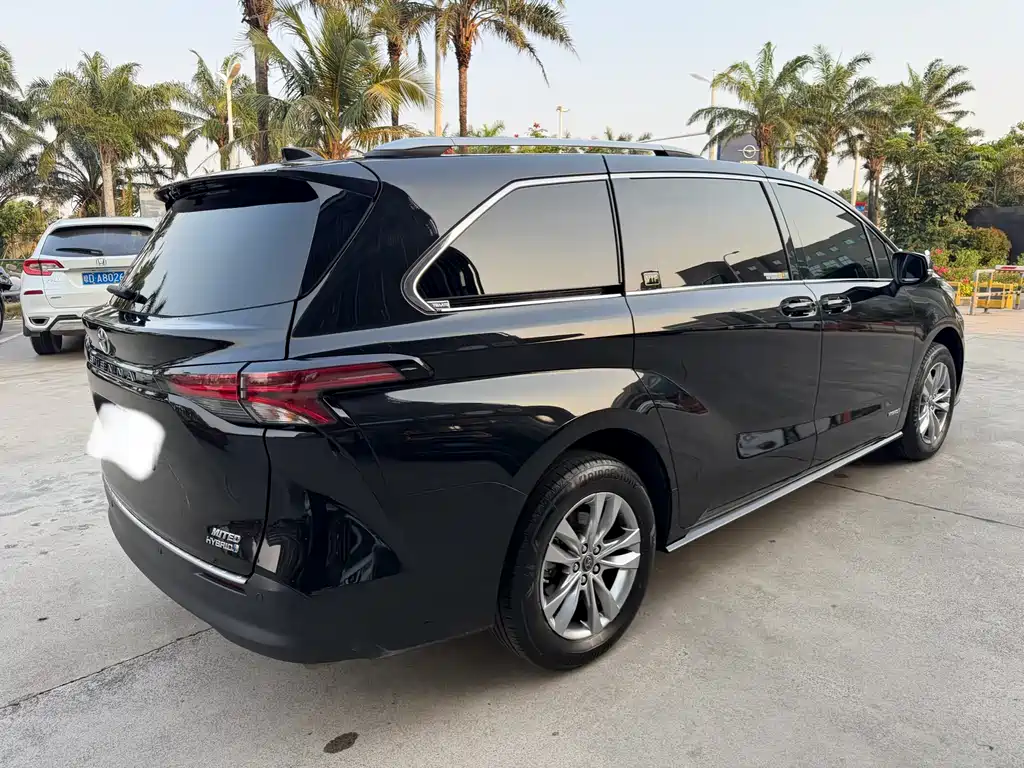 Toyota Sienna 2023 — фото 11