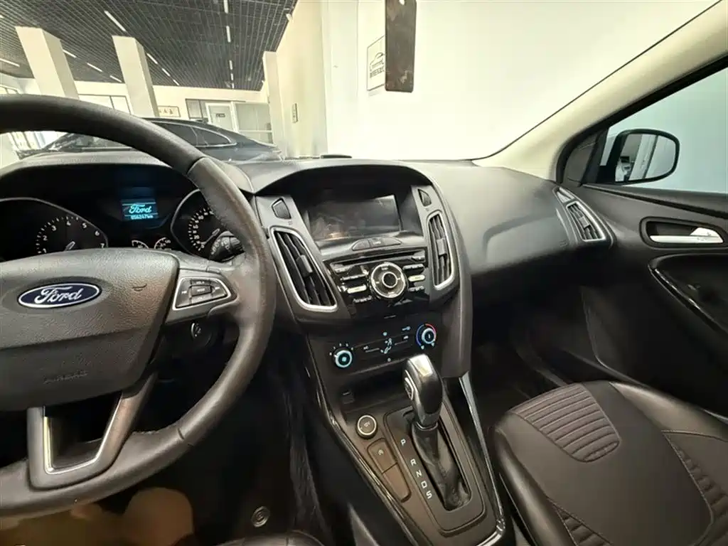 Ford Focus 2020 — фото 11