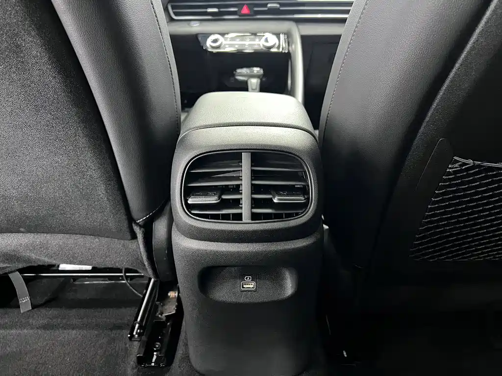Hyundai Elantra 2023 — фото 13