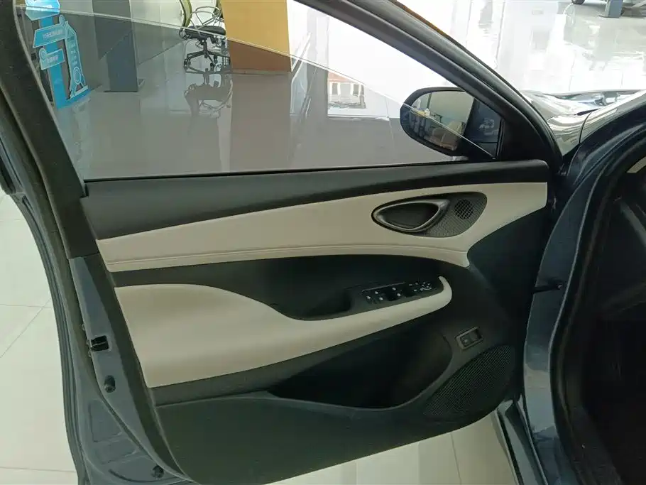 BYD Seal 05 DM-i 2025 — фото 7