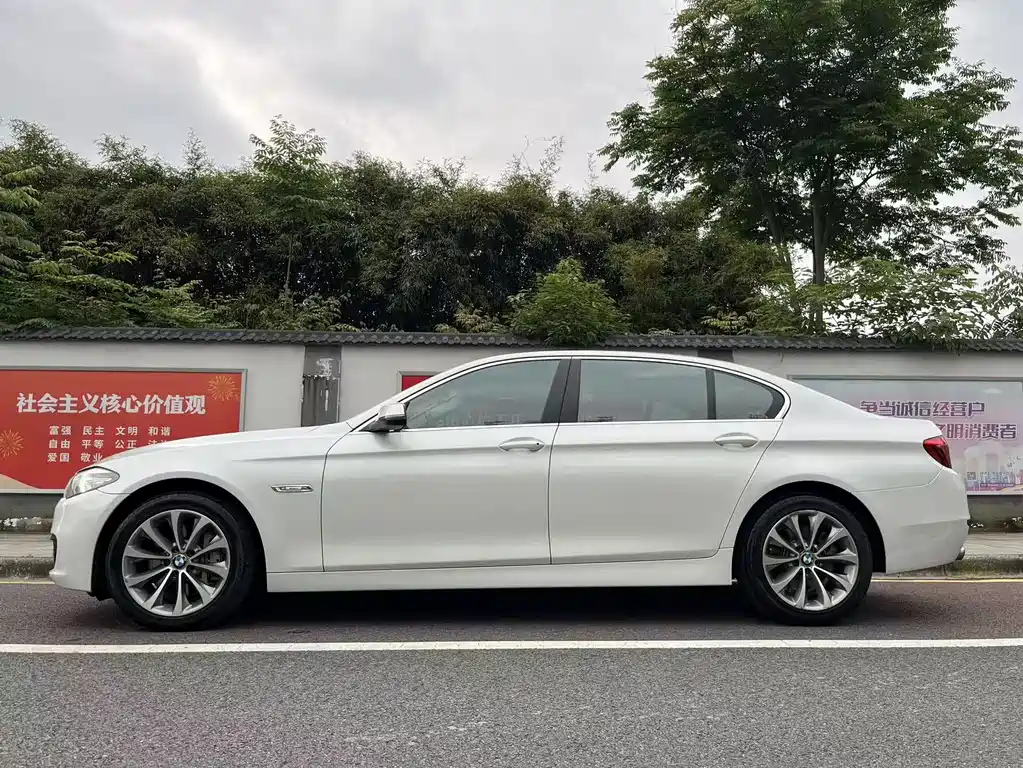 BMW 5 Series 2015 — фото 21