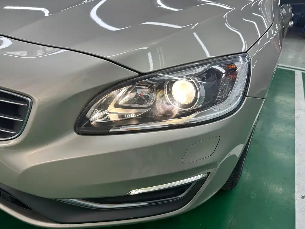 Volvo S60 2017 — фото 28
