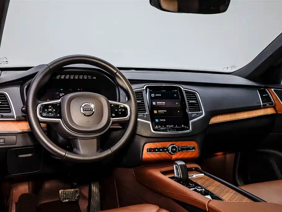 Volvo XC90 2023 — фото 19