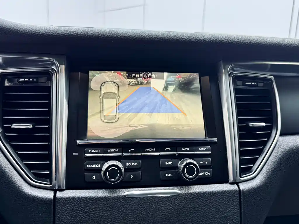Porsche Macan 2015 — фото 14