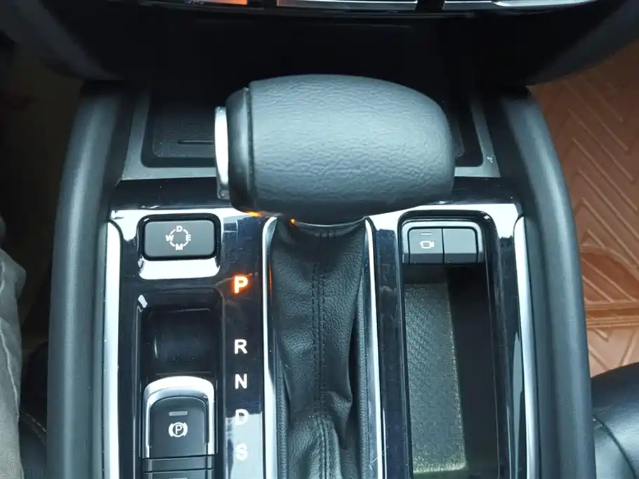 GAC Motor Trumpchi GS8 2018 — фото 16