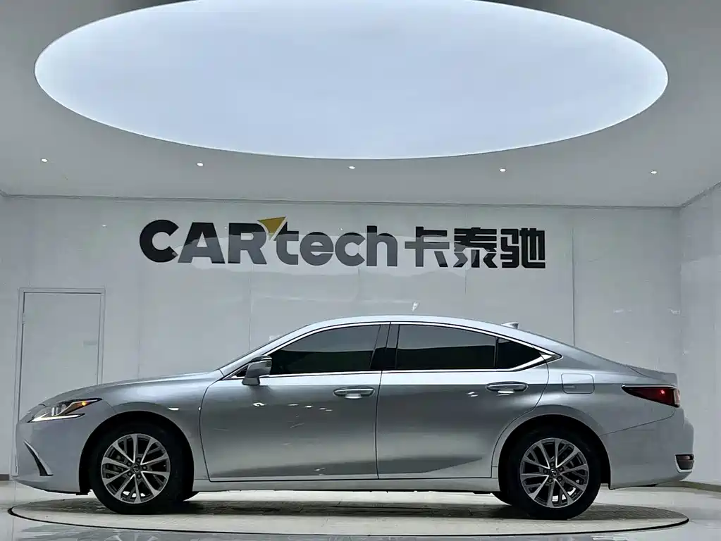 Lexus ES 2023 — фото 17