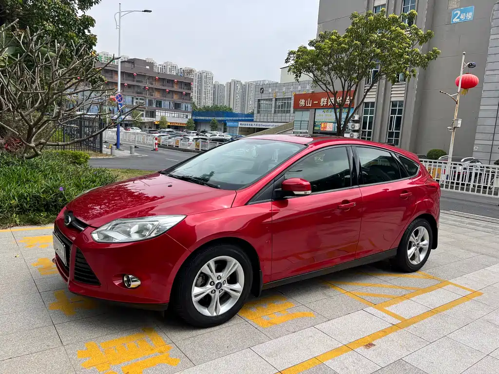 Ford Focus 2014 — фото 3