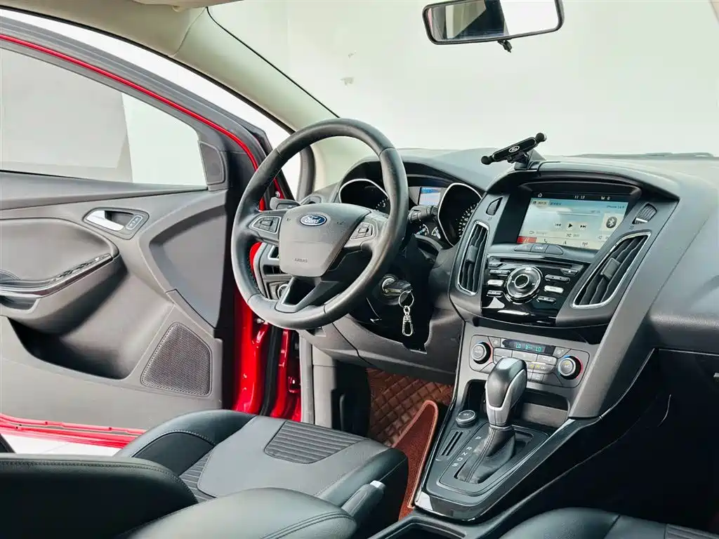 Ford Focus 2017 — фото 16