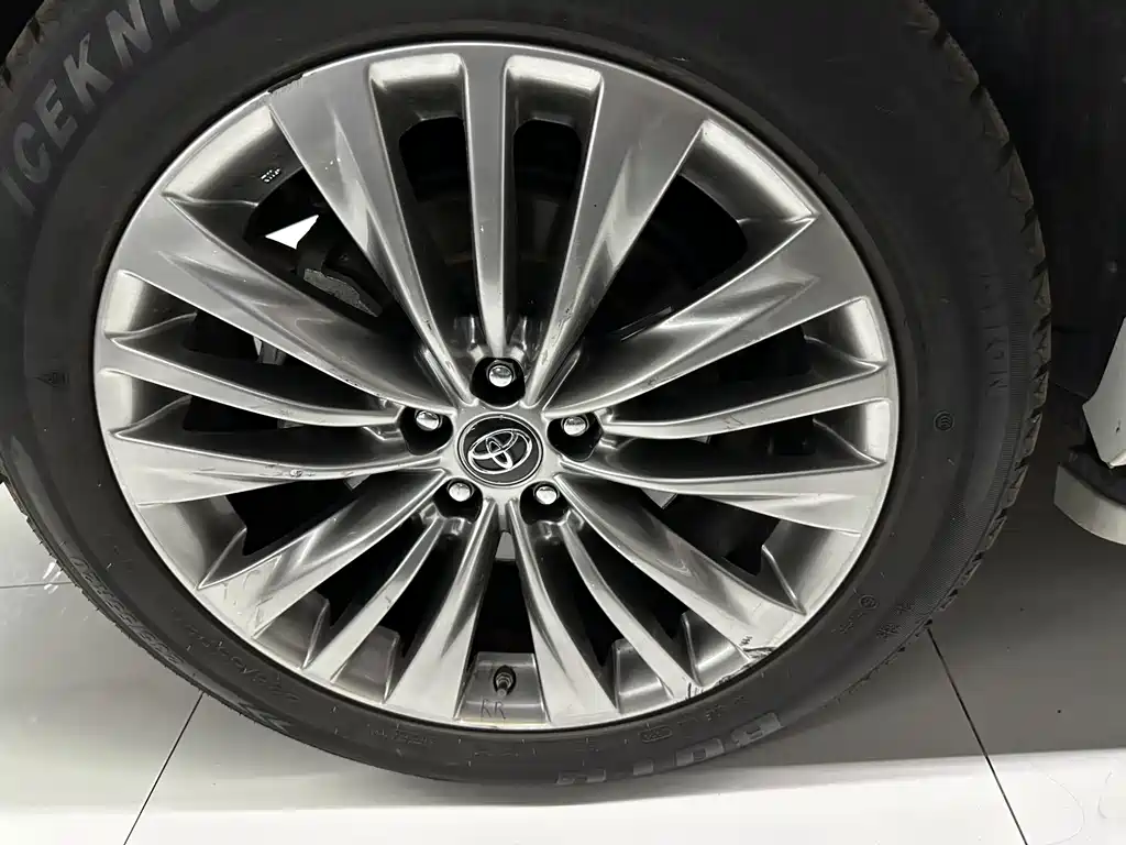 Toyota Highlander 2023 — фото 5