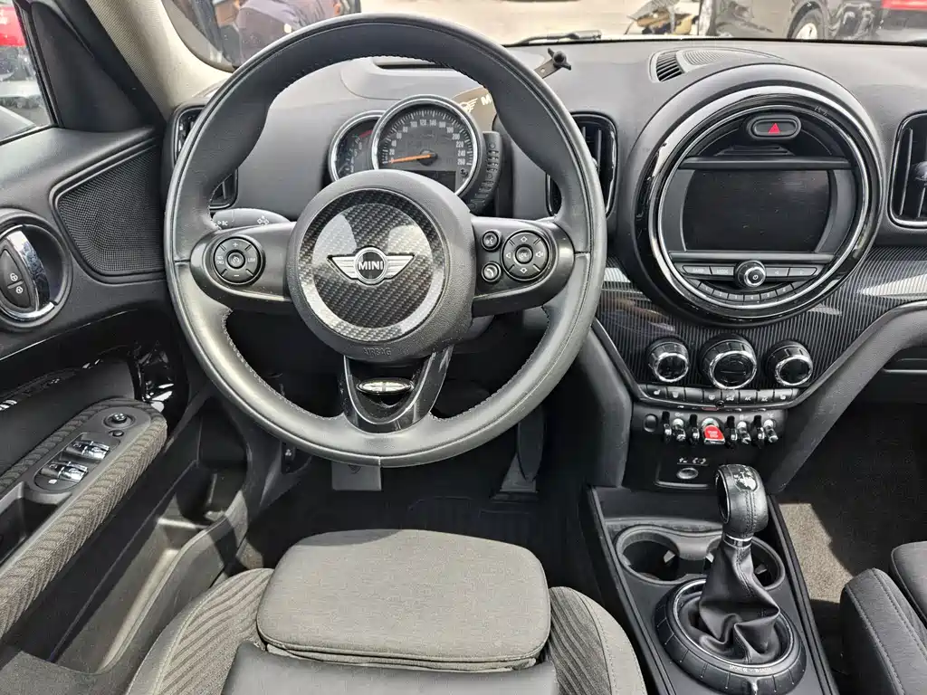 MINI Countryman 2018 — фото 16