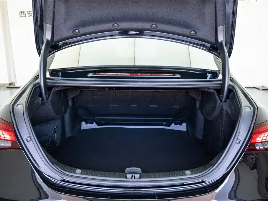 Mercedes-Benz E-Class 2023 — фото 9