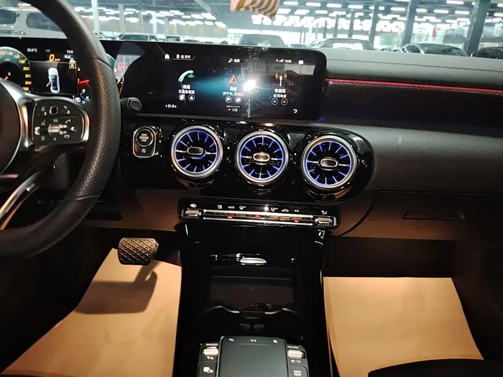Mercedes-Benz A-Class 2023 — фото 13