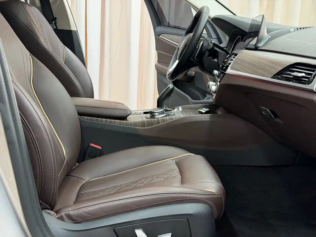 BMW 5 Series 2017 — фото 12