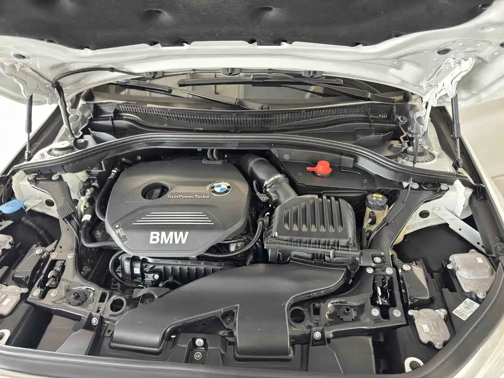 BMW 1 Series 2019 — фото 14