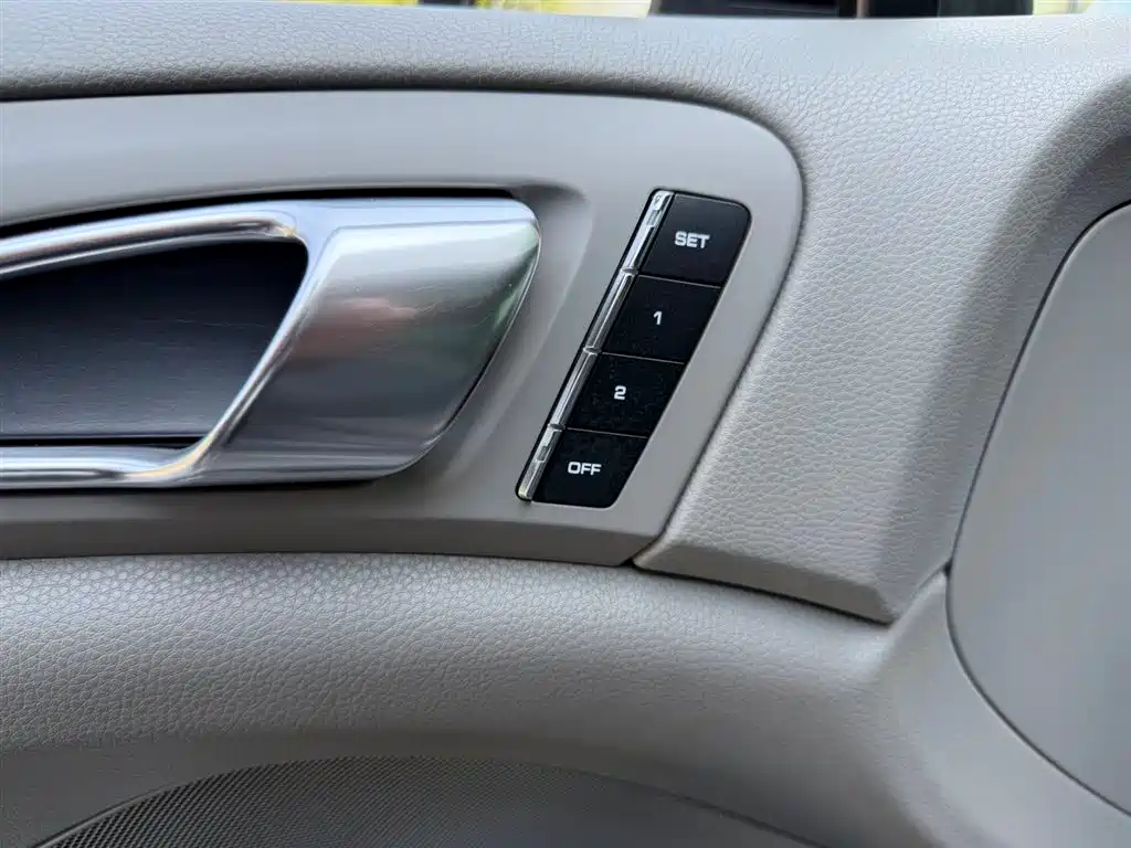 Porsche Cayenne 2011 — фото 9