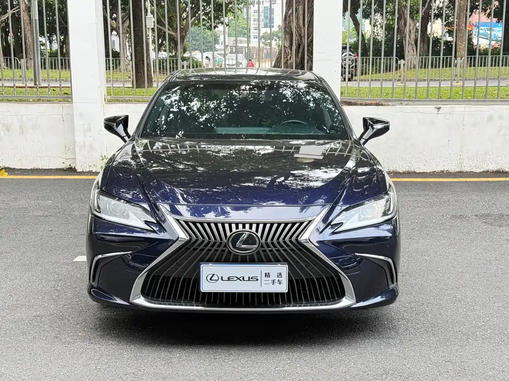 Lexus ES 2019