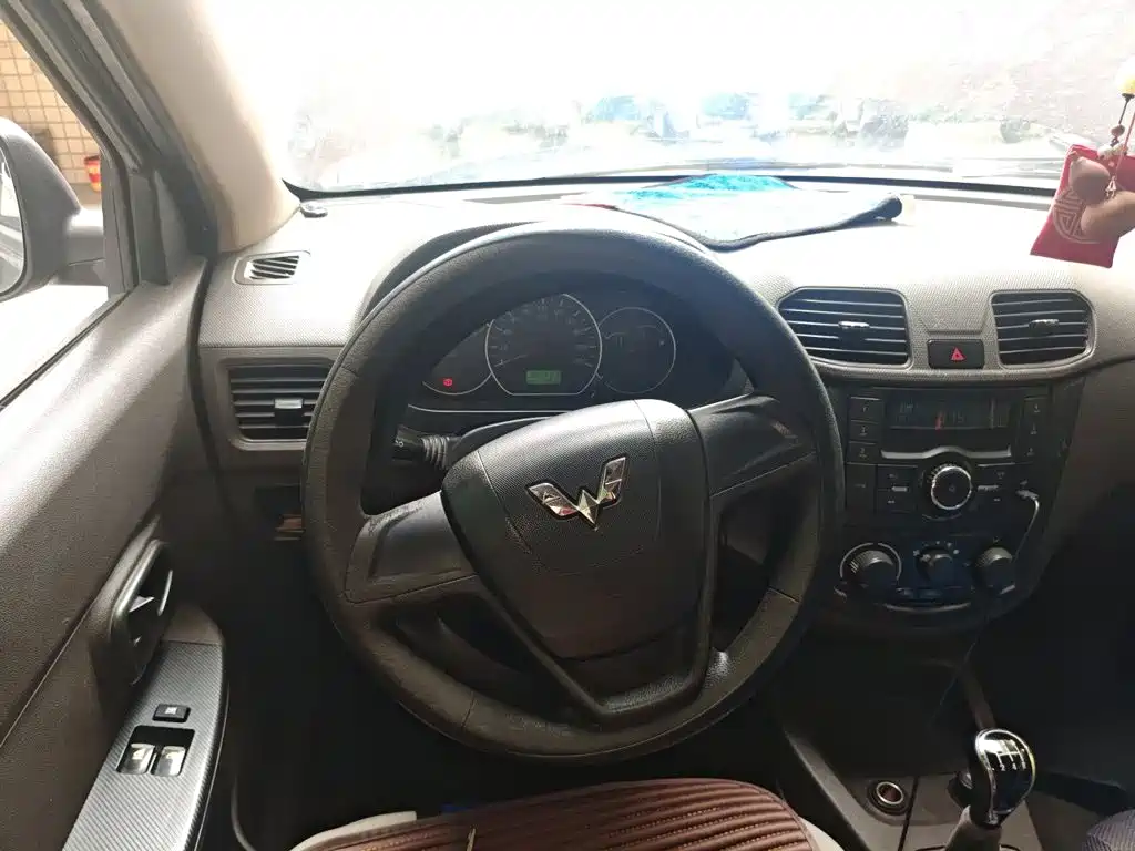 Wuling Hongguang 2015