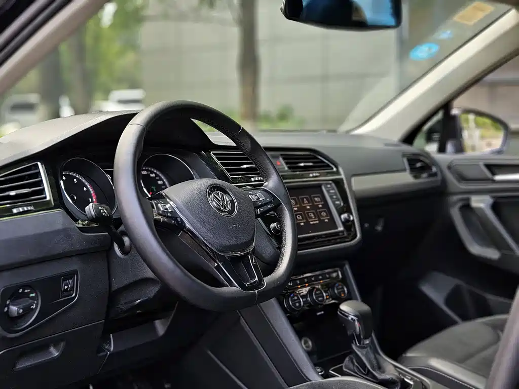 Volkswagen Tiguan L 2018 — фото 9