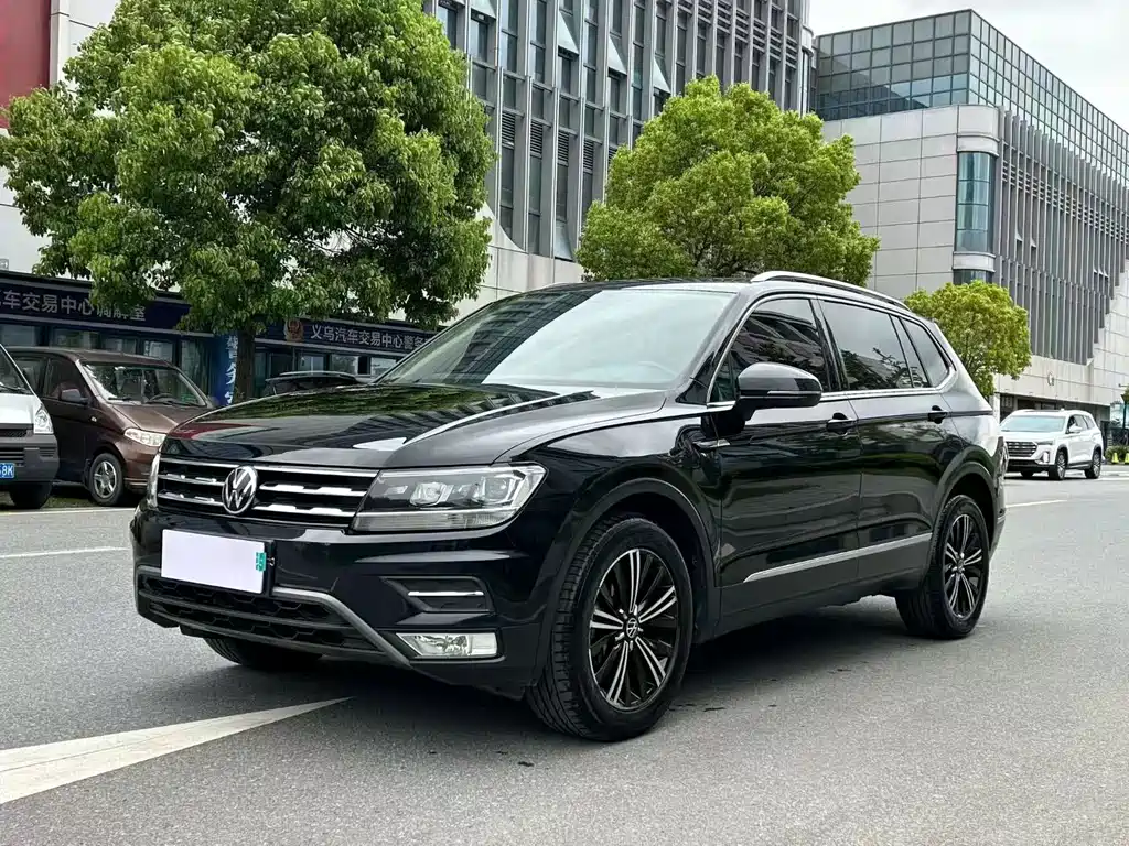 Volkswagen Tiguan L 2021 — фото 1