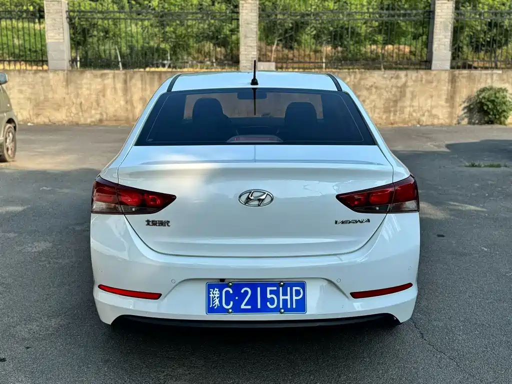 Hyundai Verna 2018 — фото 8