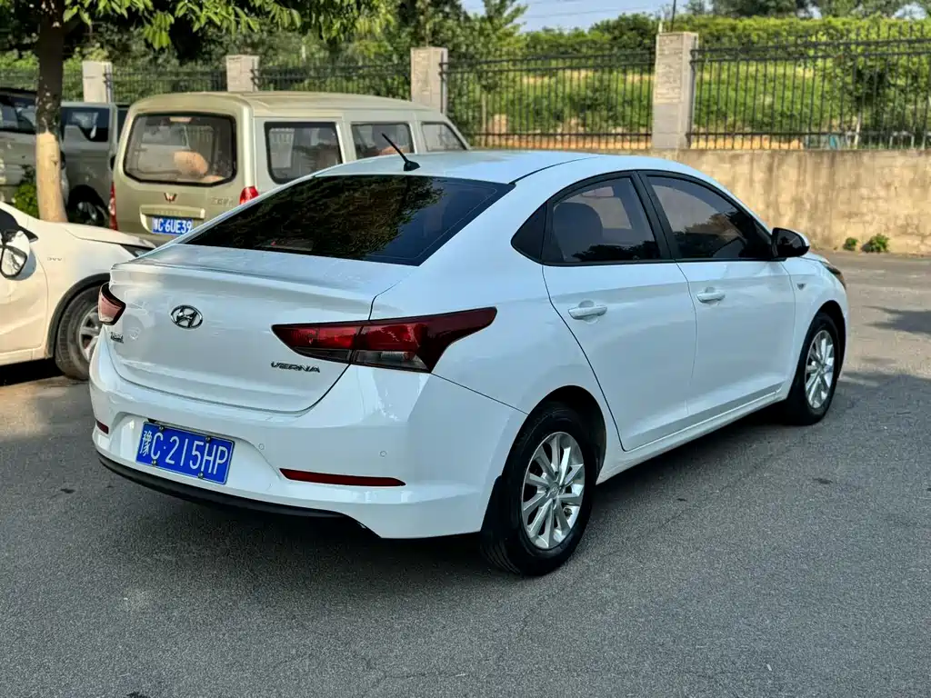 Hyundai Verna 2018 — фото 9