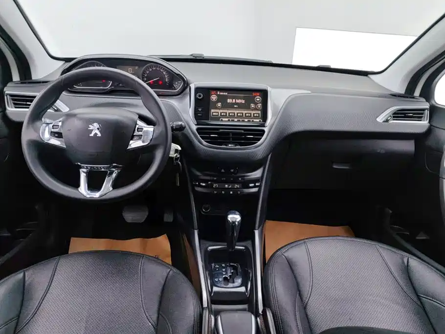 Peugeot 2008 2015 — фото 12