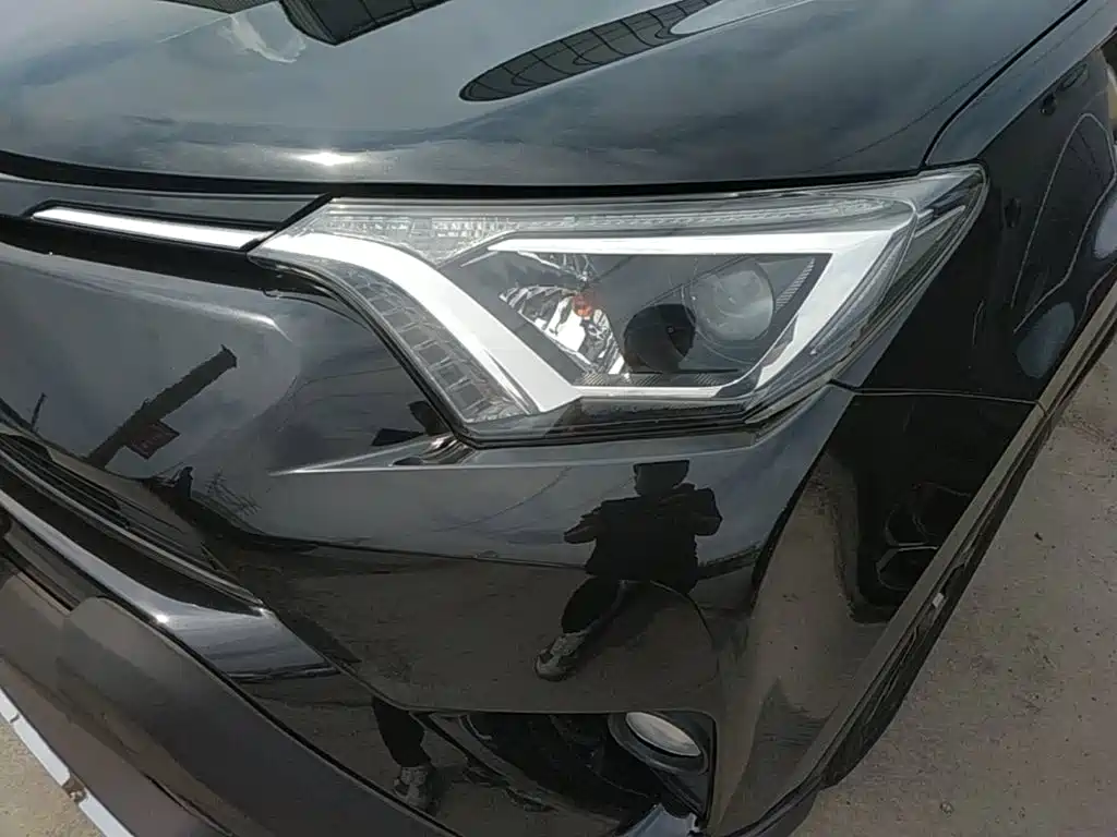 Toyota RAV4 2018 — фото 24