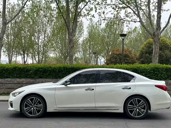 Infiniti Q50L 2015