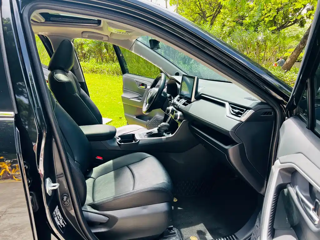 Toyota RAV4 2022 — фото 10
