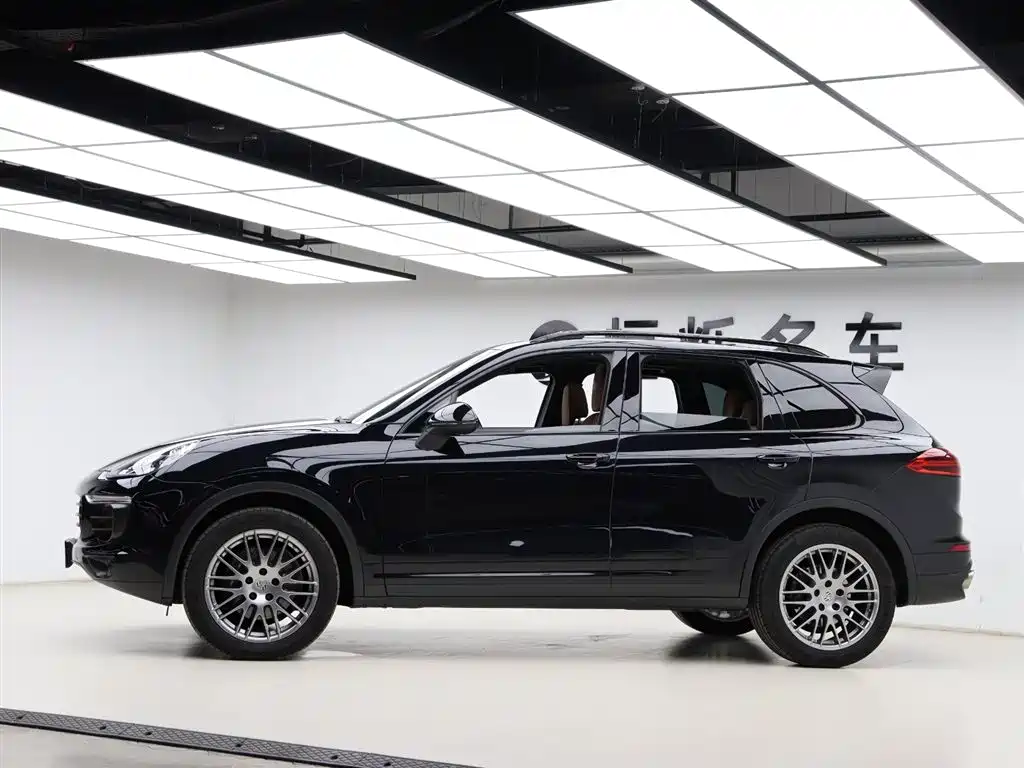 Porsche Cayenne 2016 — фото 33