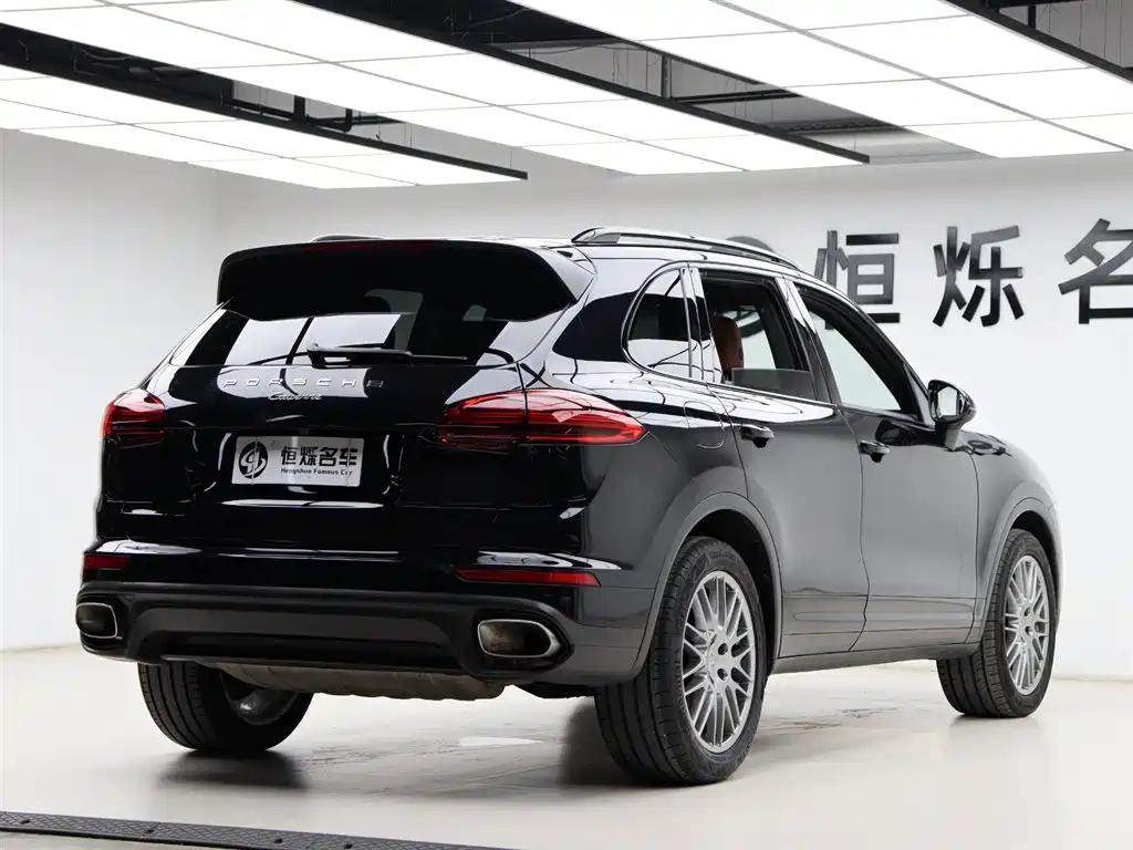 Porsche Cayenne 2016 — фото 28