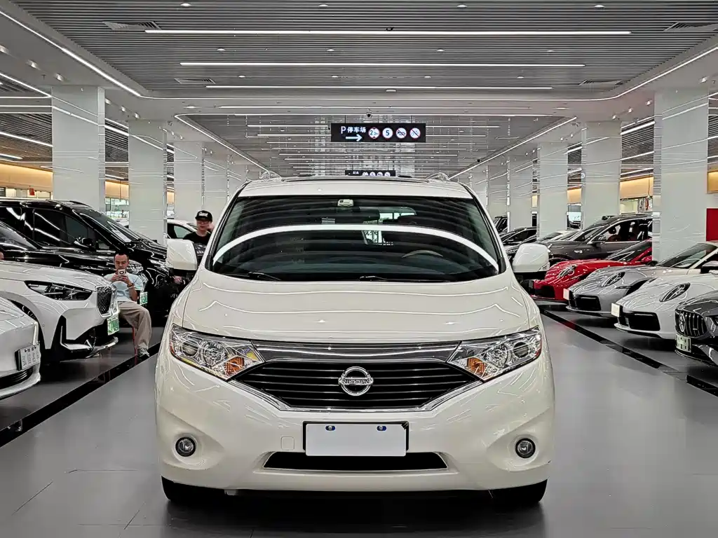 Nissan Quest 2017 — фото 2