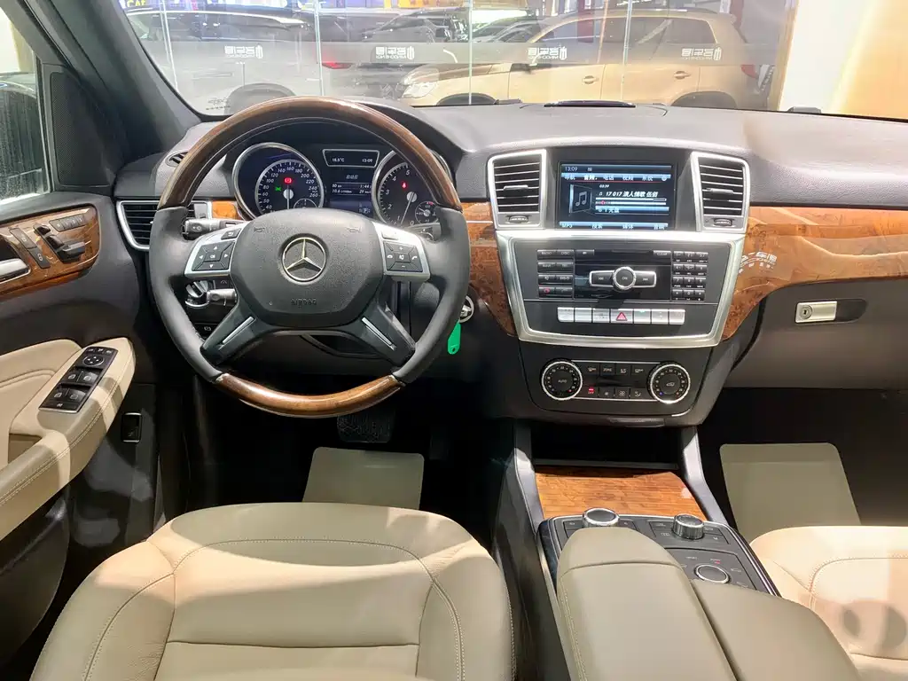Mercedes-Benz M-Class 2015 — фото 9