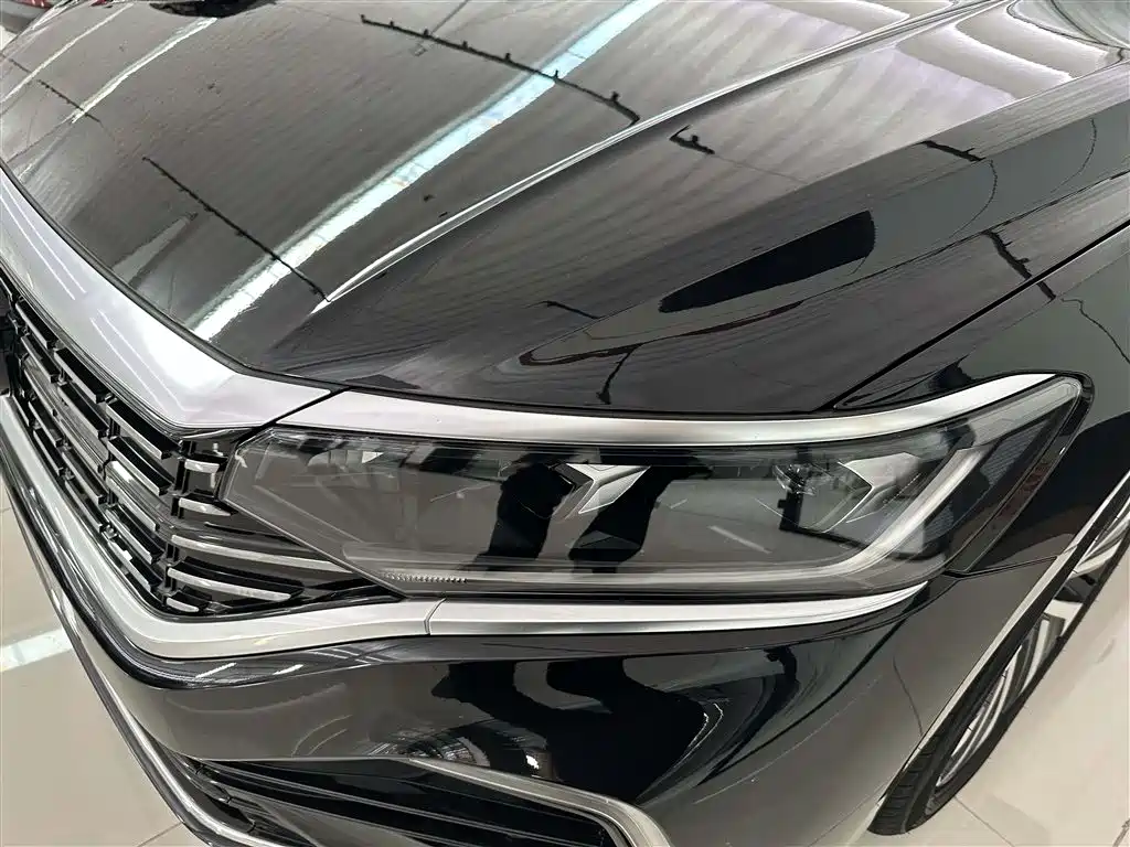 Volkswagen Passat Plug-In Hybrid 2022 — фото 2