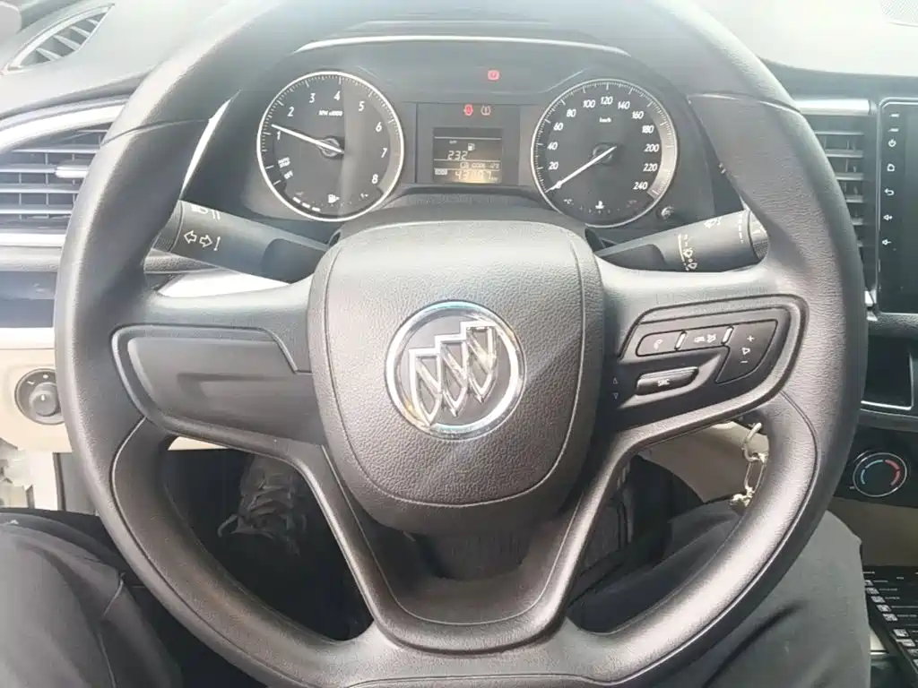 Buick Excelle 2018 — фото 11