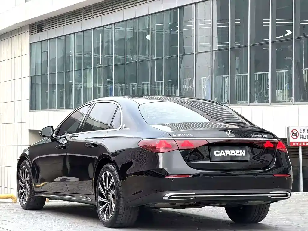 Mercedes-Benz E-Class 2025 — фото 15