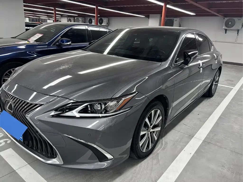 Lexus ES 2020