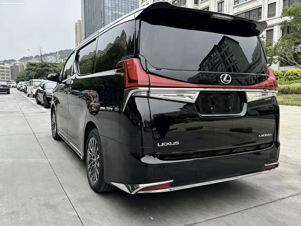 Toyota Vellfire 2023 — фото 10