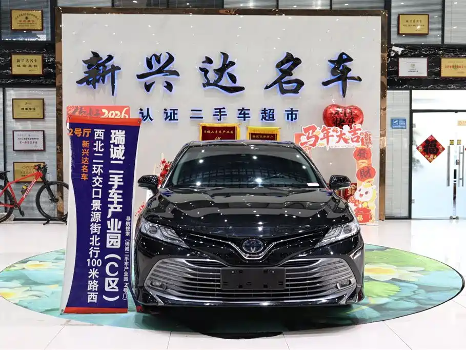 Toyota Camry 2019 — фото 2