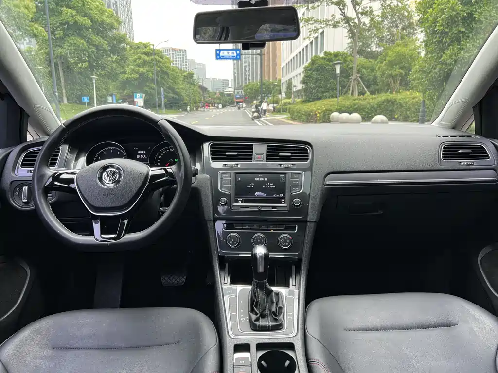 Volkswagen Golf 2017 — фото 15