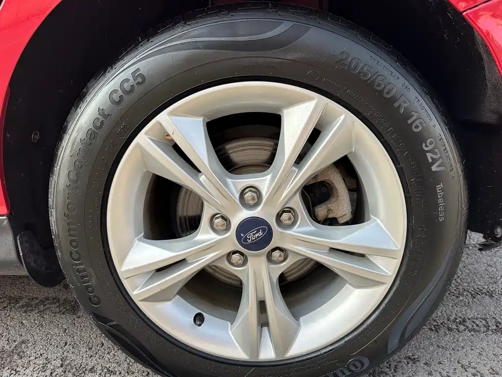 Ford Focus 2018 — фото 19