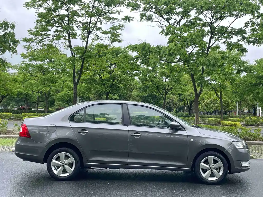 Skoda Rapid 2014 — фото 10